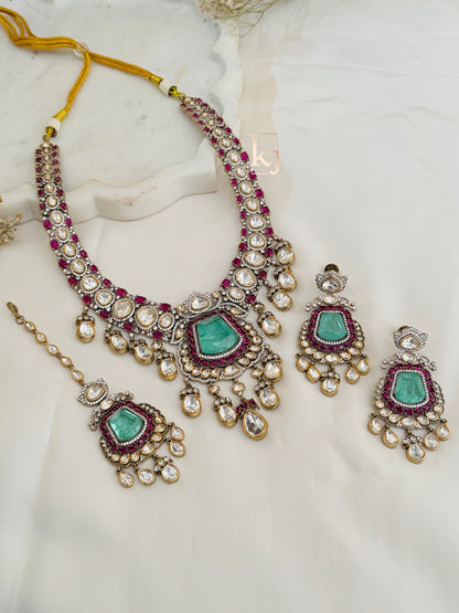 Leigh necklace set