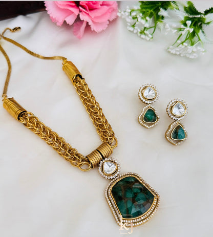 Aanam pendant set