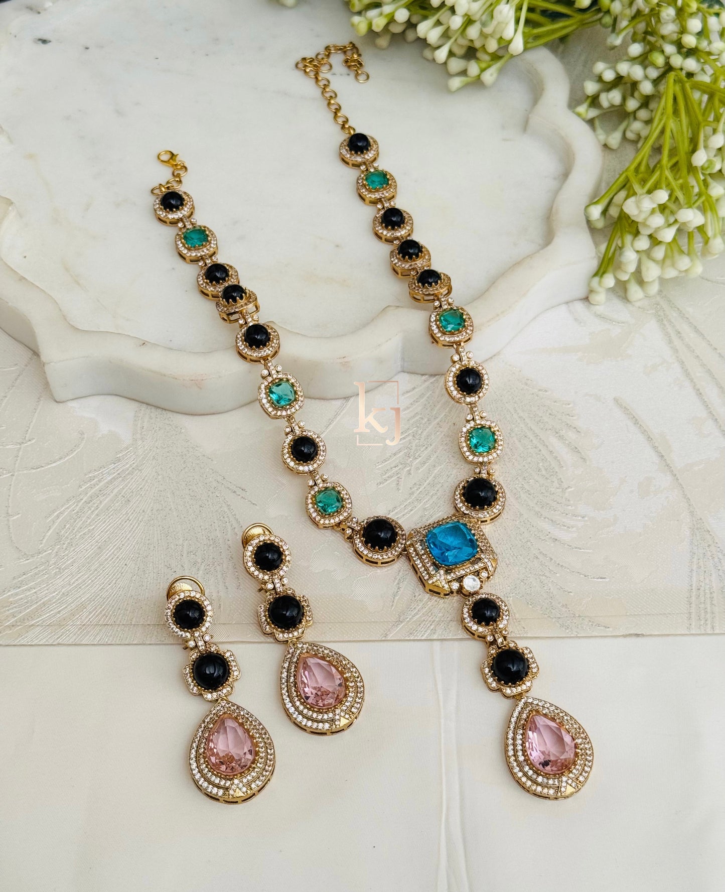 Milicent pendant set