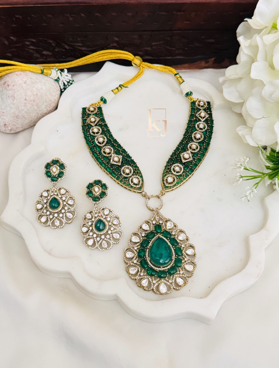 Vellie Pendant set