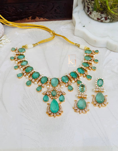 Faye necklace set