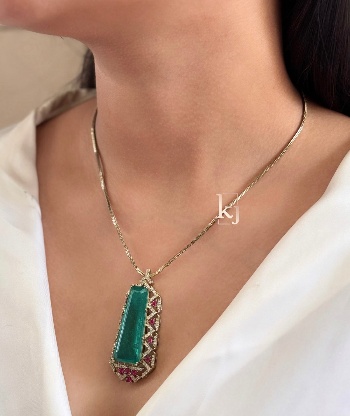 Awira elegant pendant set