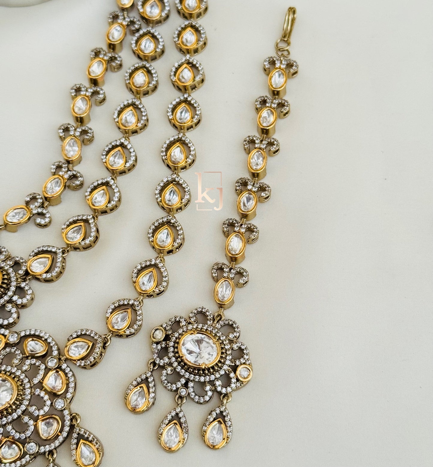 Viroza necklace set