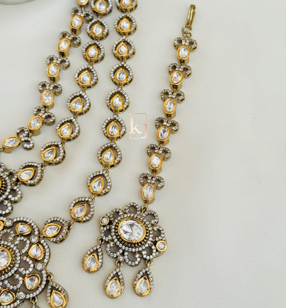 Viroza necklace set