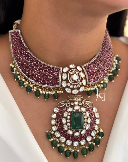 Boraze necklace set
