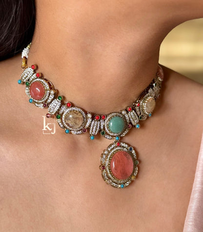 Vyona necklace set