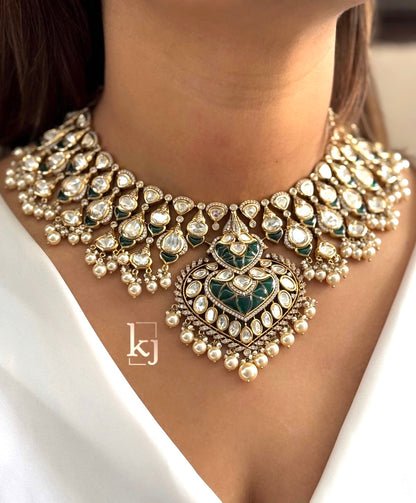 Reign necklace set