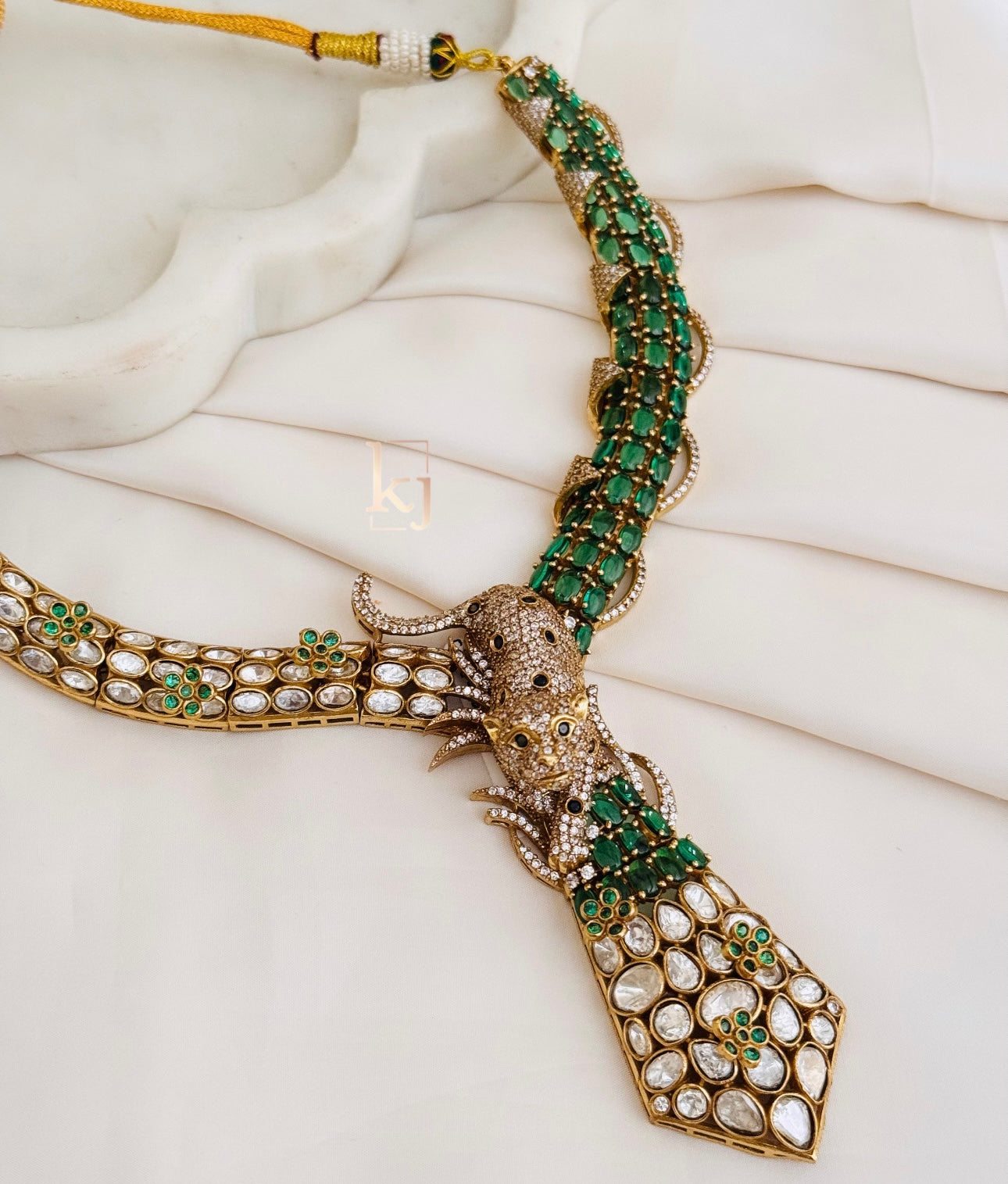 Ziavi necklace set