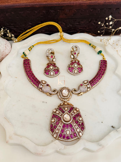 Dorcas pendant set