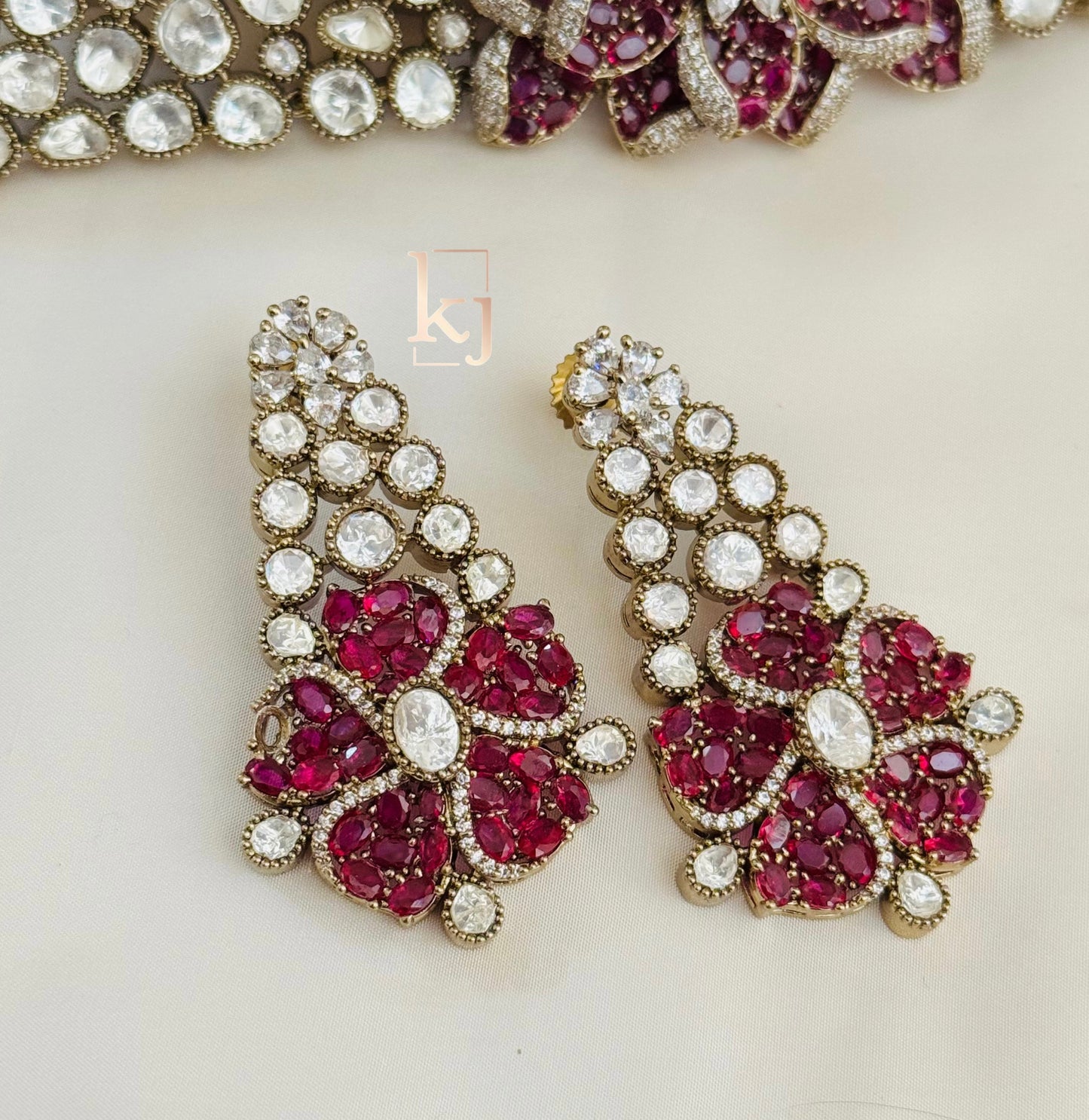 Petal choker set