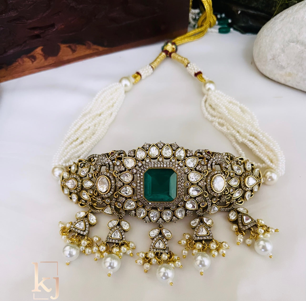 Amaira choker set