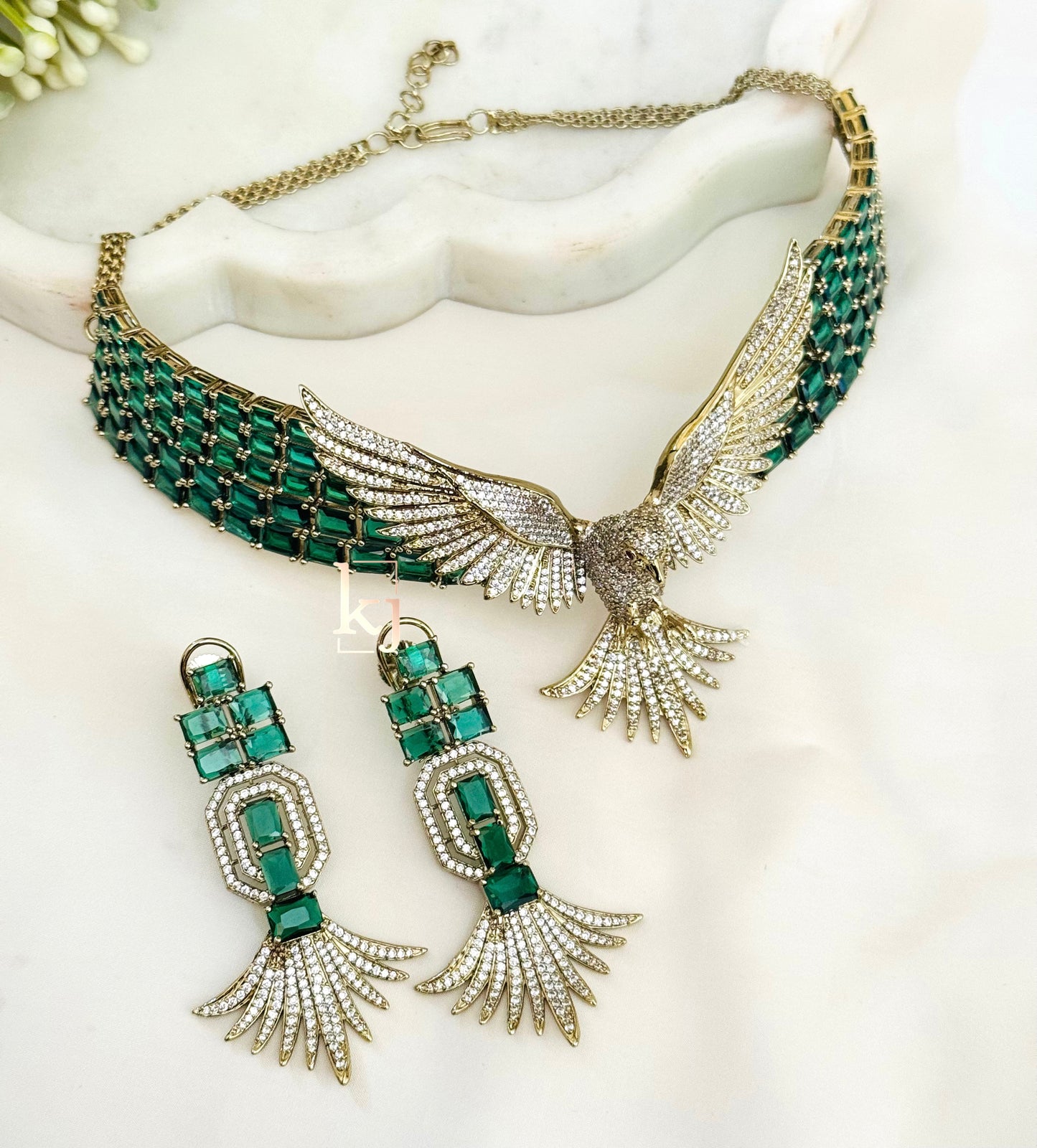 Eagle choker set