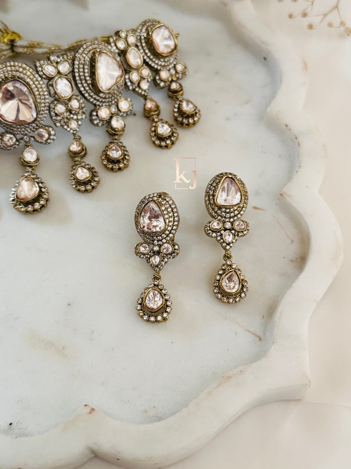 Sarai choker set