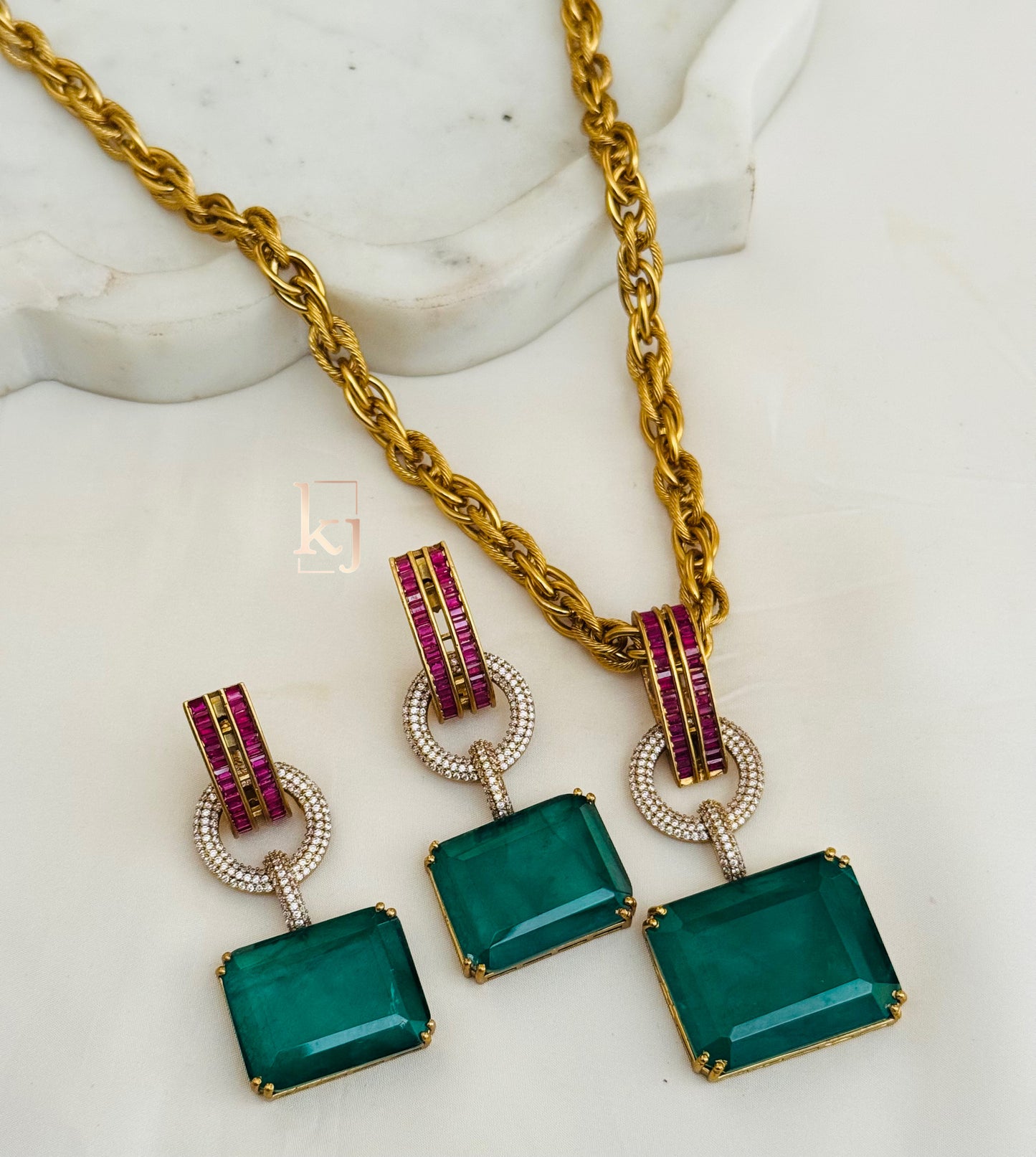 Pryun pendant set