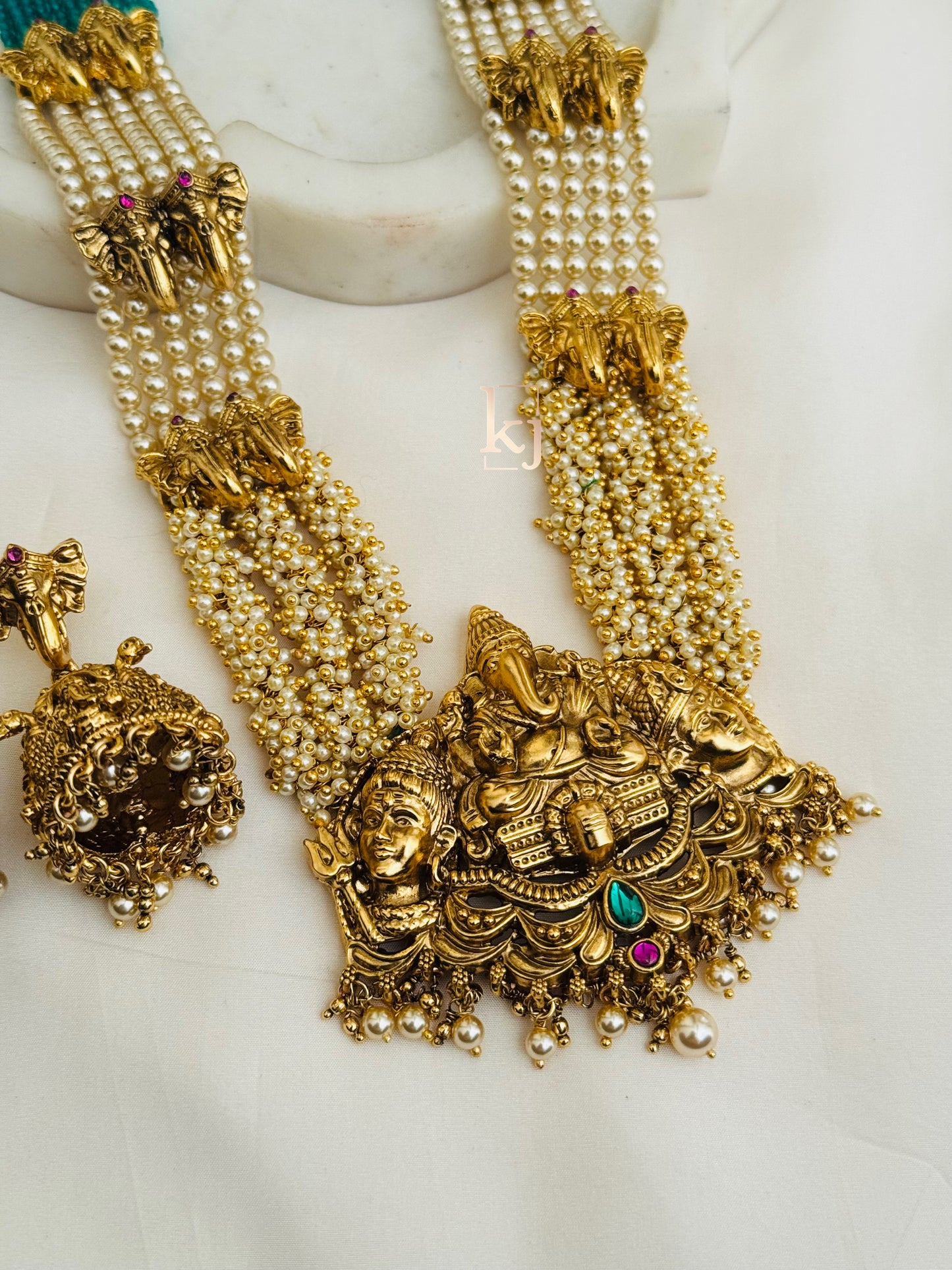 Aaradhana pendant set