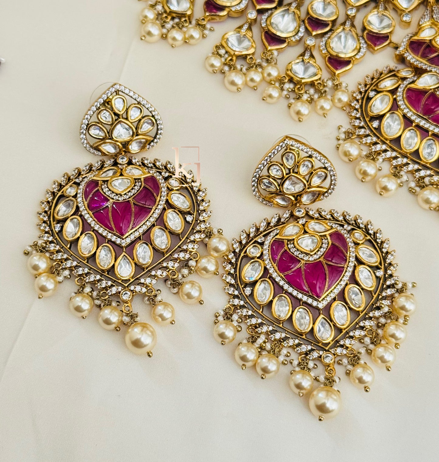 Reign necklace set