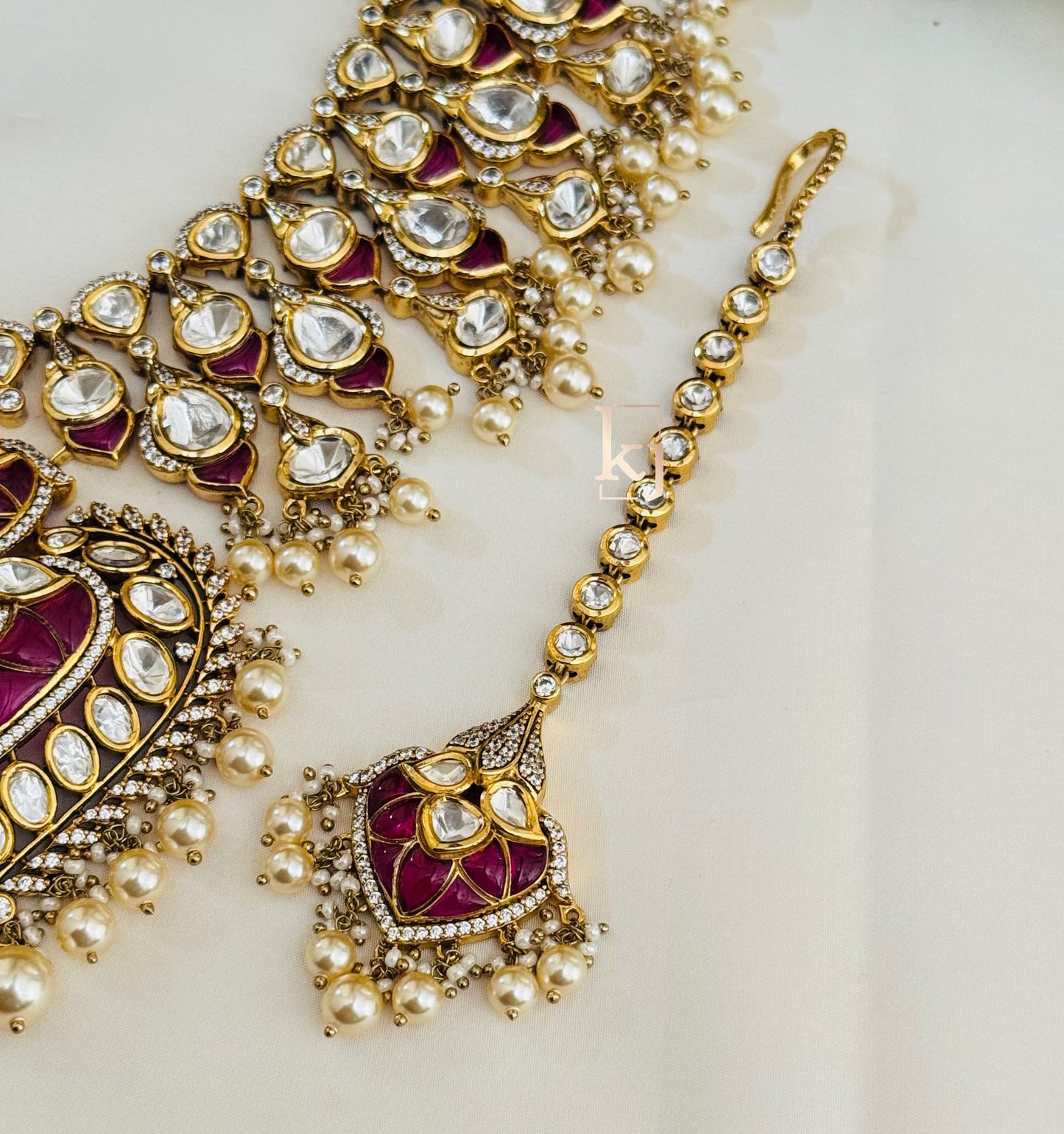 Reign necklace set