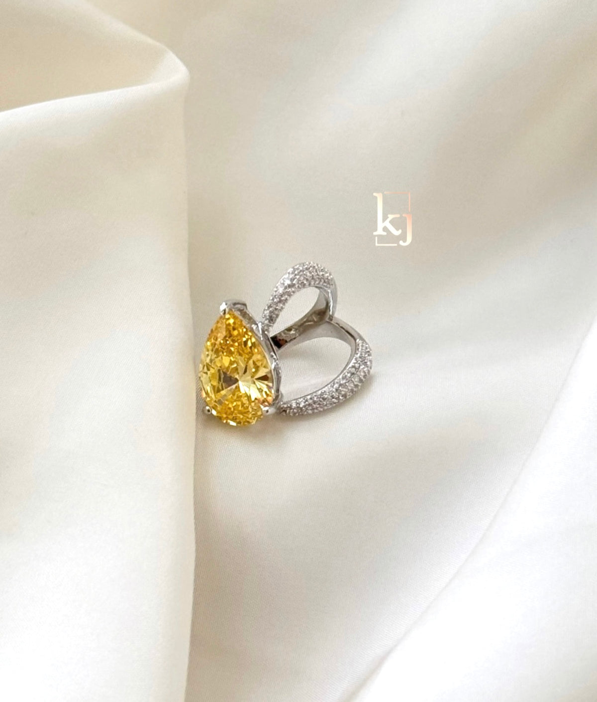 Aurelia ring