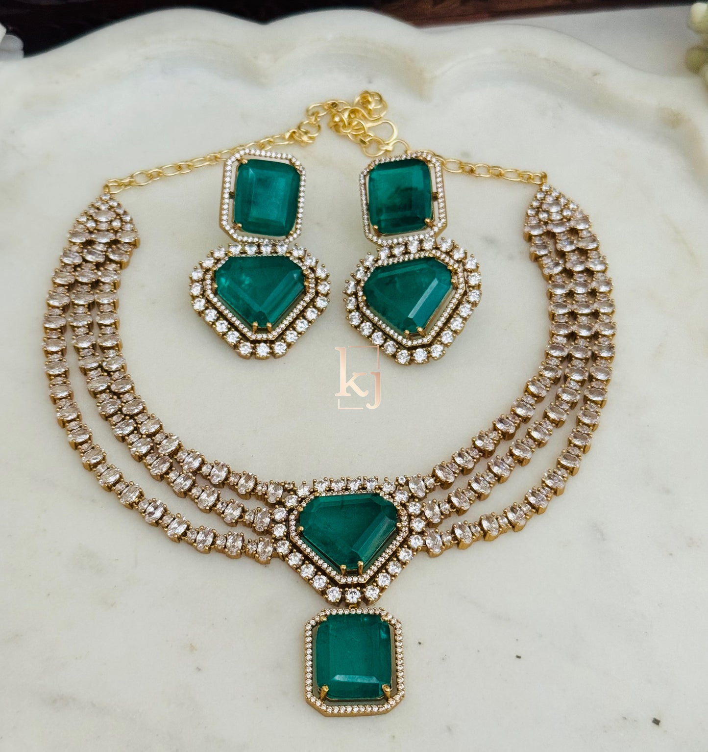 Hyunda necklace set