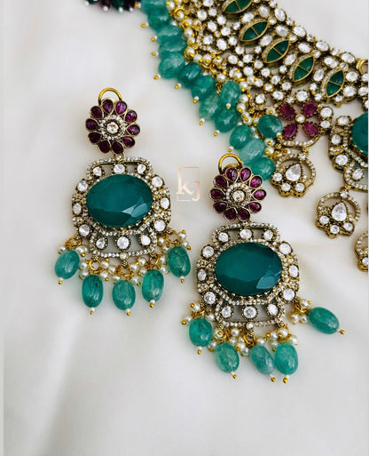 Eyun necklace set