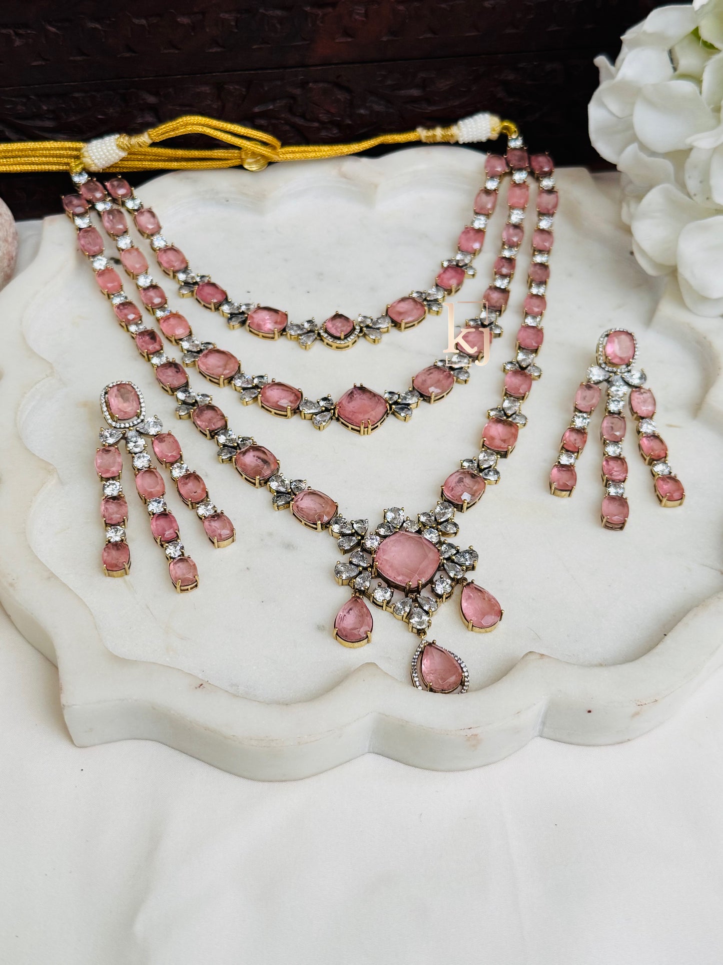 Vespera necklace set