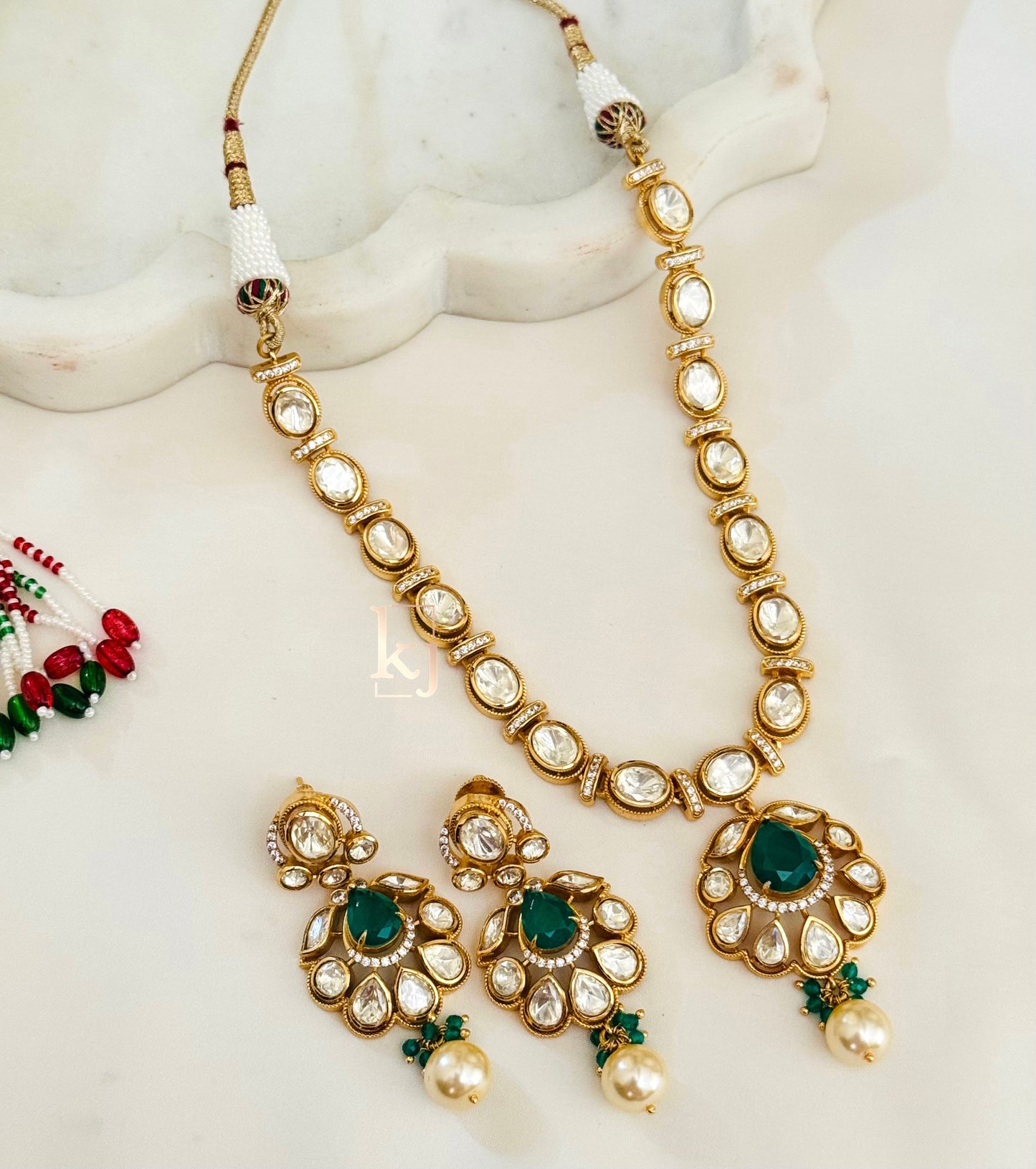 Kevi necklace set