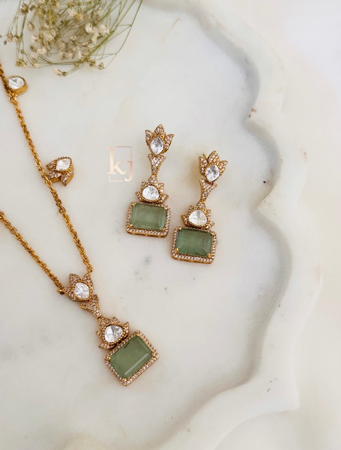 Emery elegant set