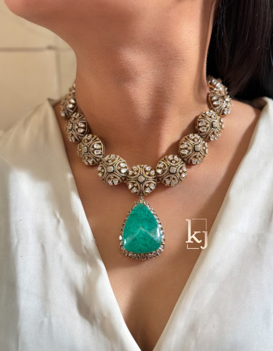 Twila necklace set
