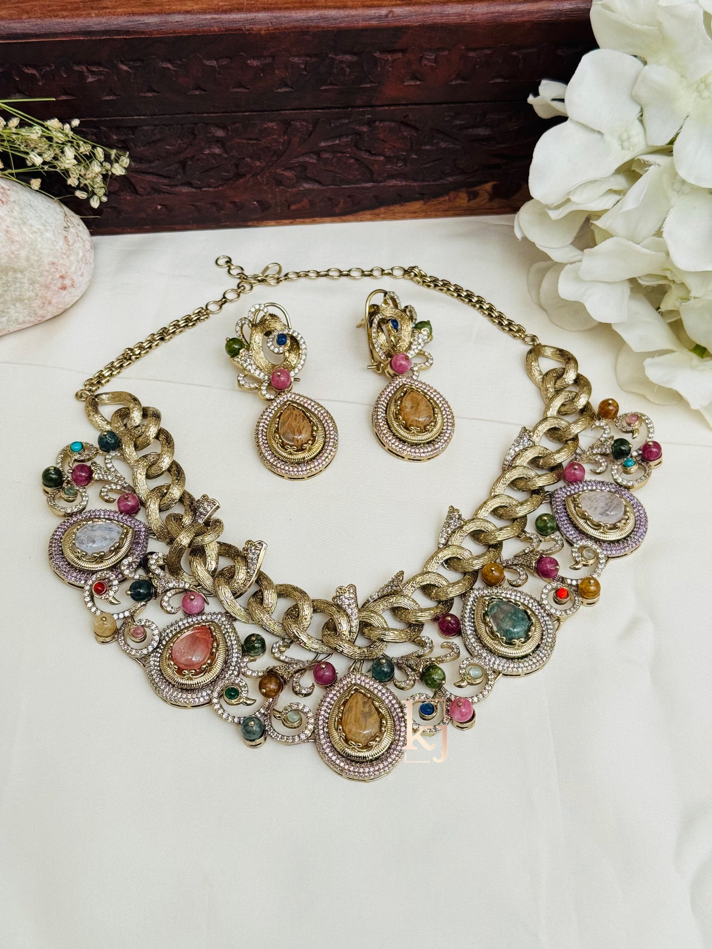Febiola necklace set