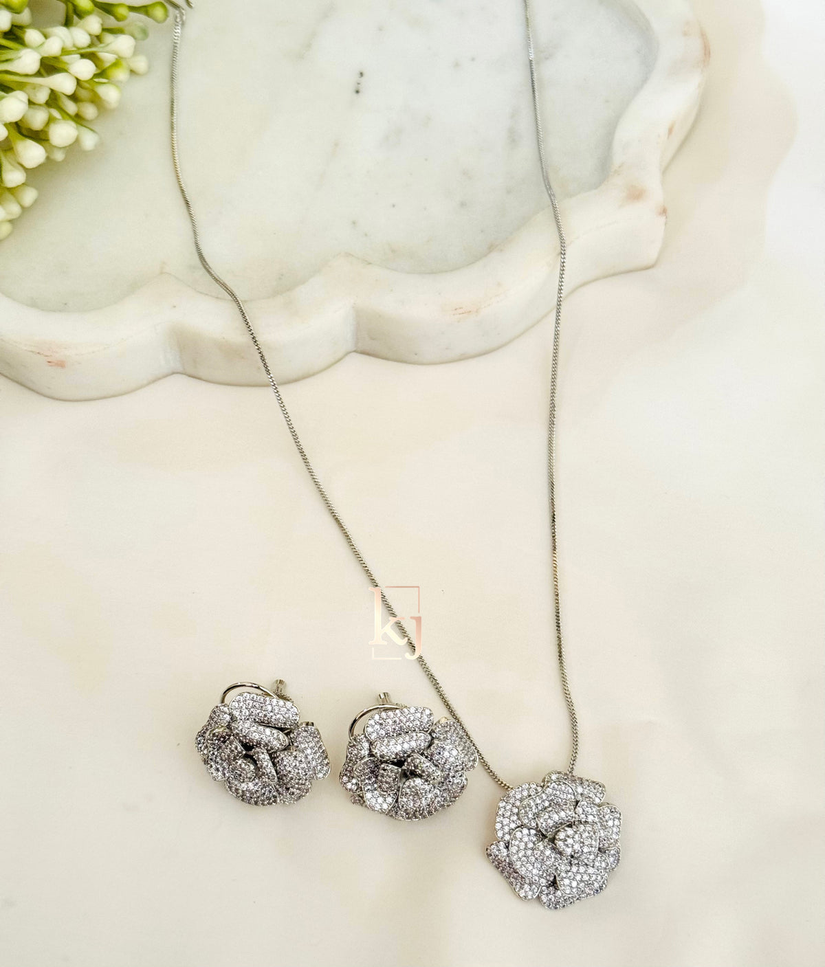 Siloza elegant pendant set