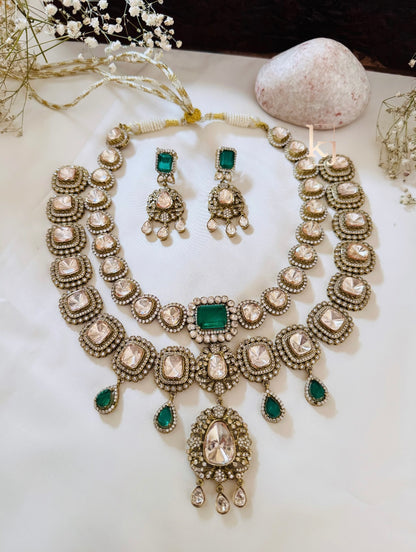 Mizi Necklace set