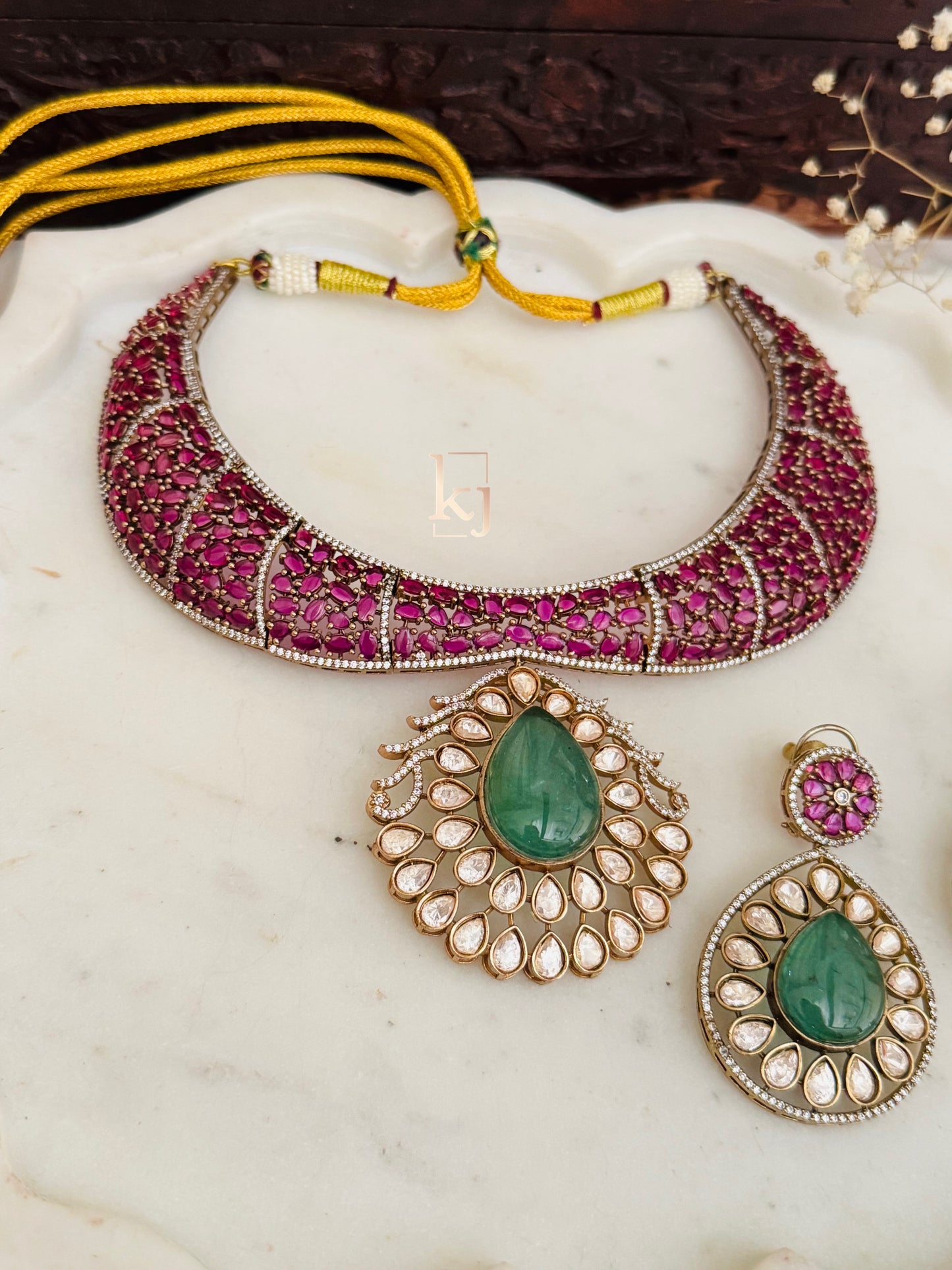 Lein necklace set