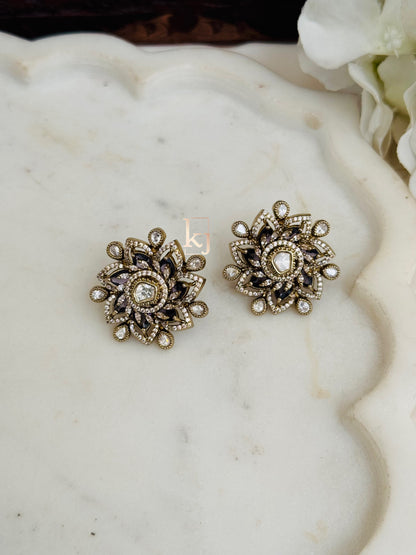 Atiksha studs set