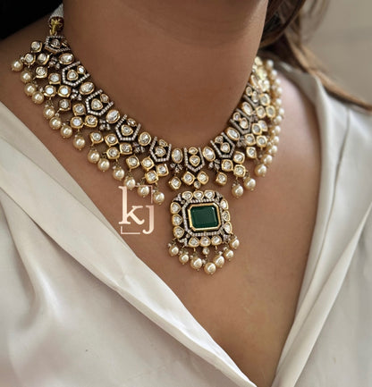 Aubrey necklace set