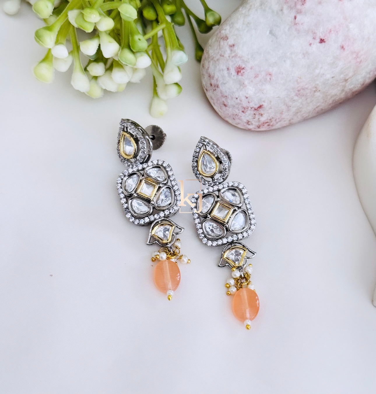 Vyan choker set
