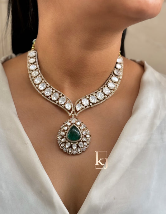 Esti Necklace set