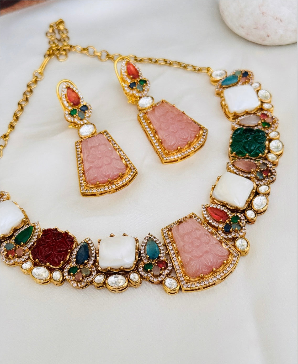 Dina necklace set