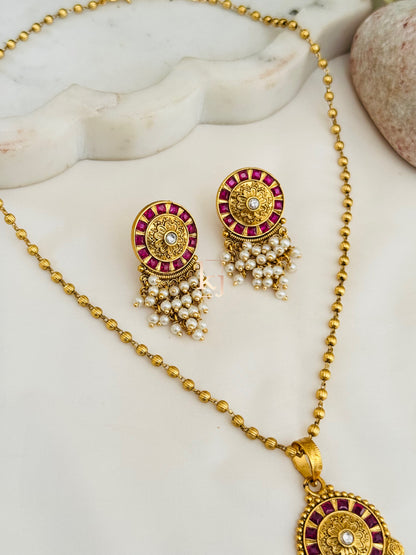 Shiri pendant set
