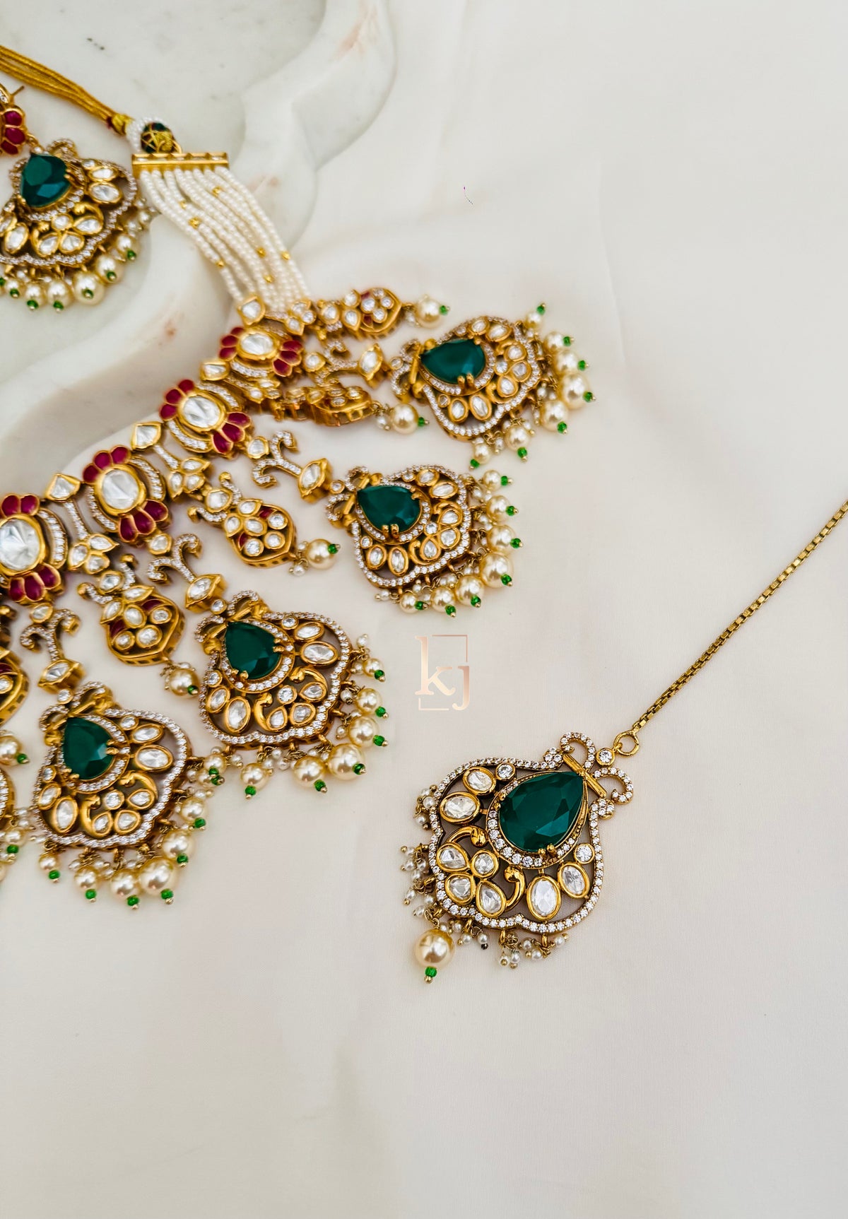 Cora bridal choker set