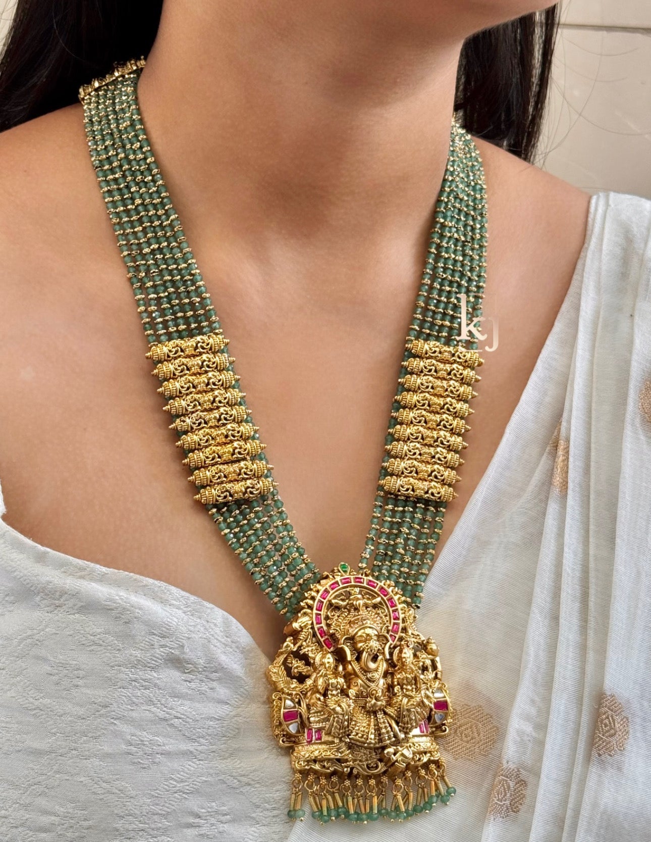 Shri pendant set