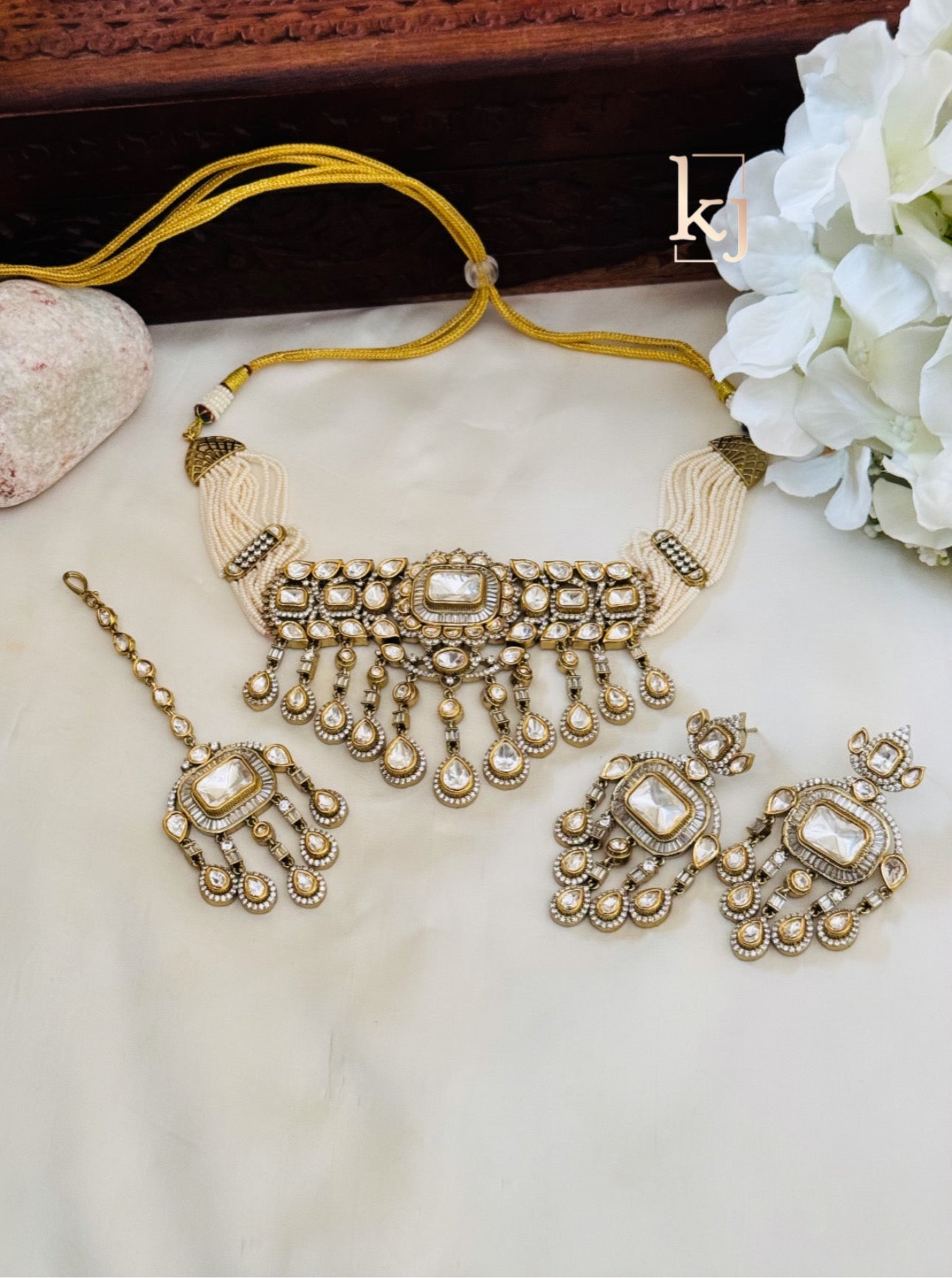 Avis Choker set