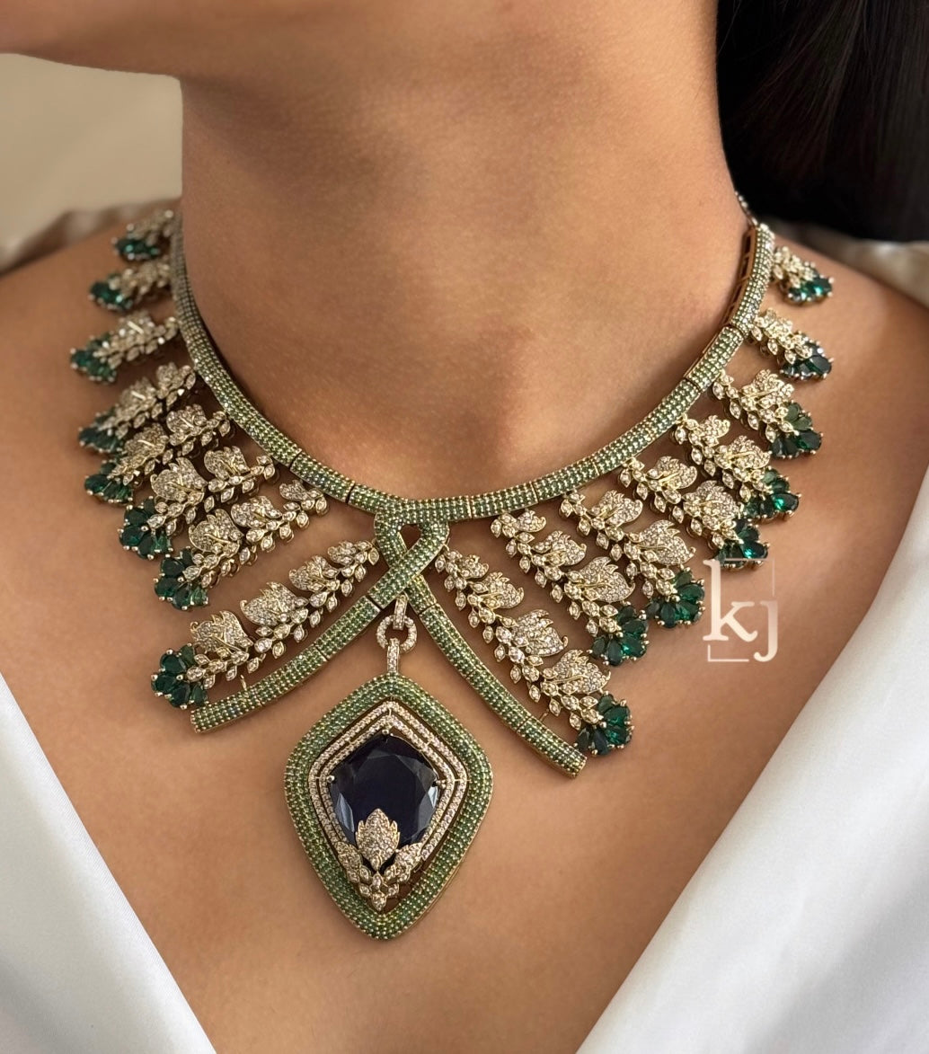 Maoz necklace set