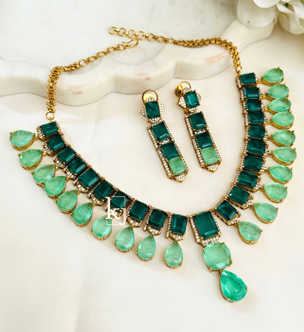 Leila necklace set