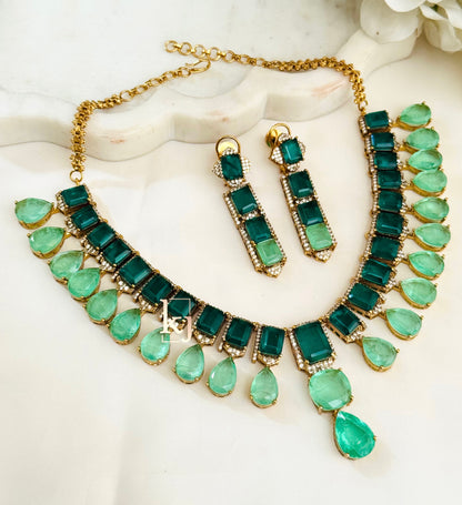 Leila necklace set