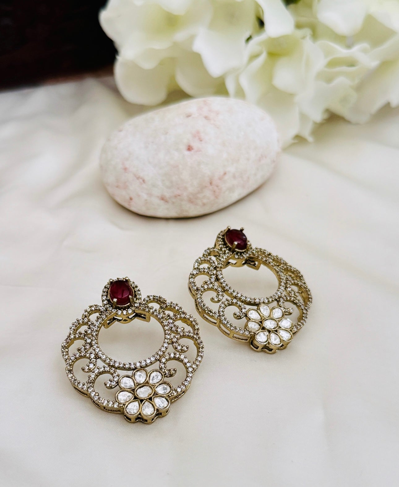 Laghuvi Earrings set