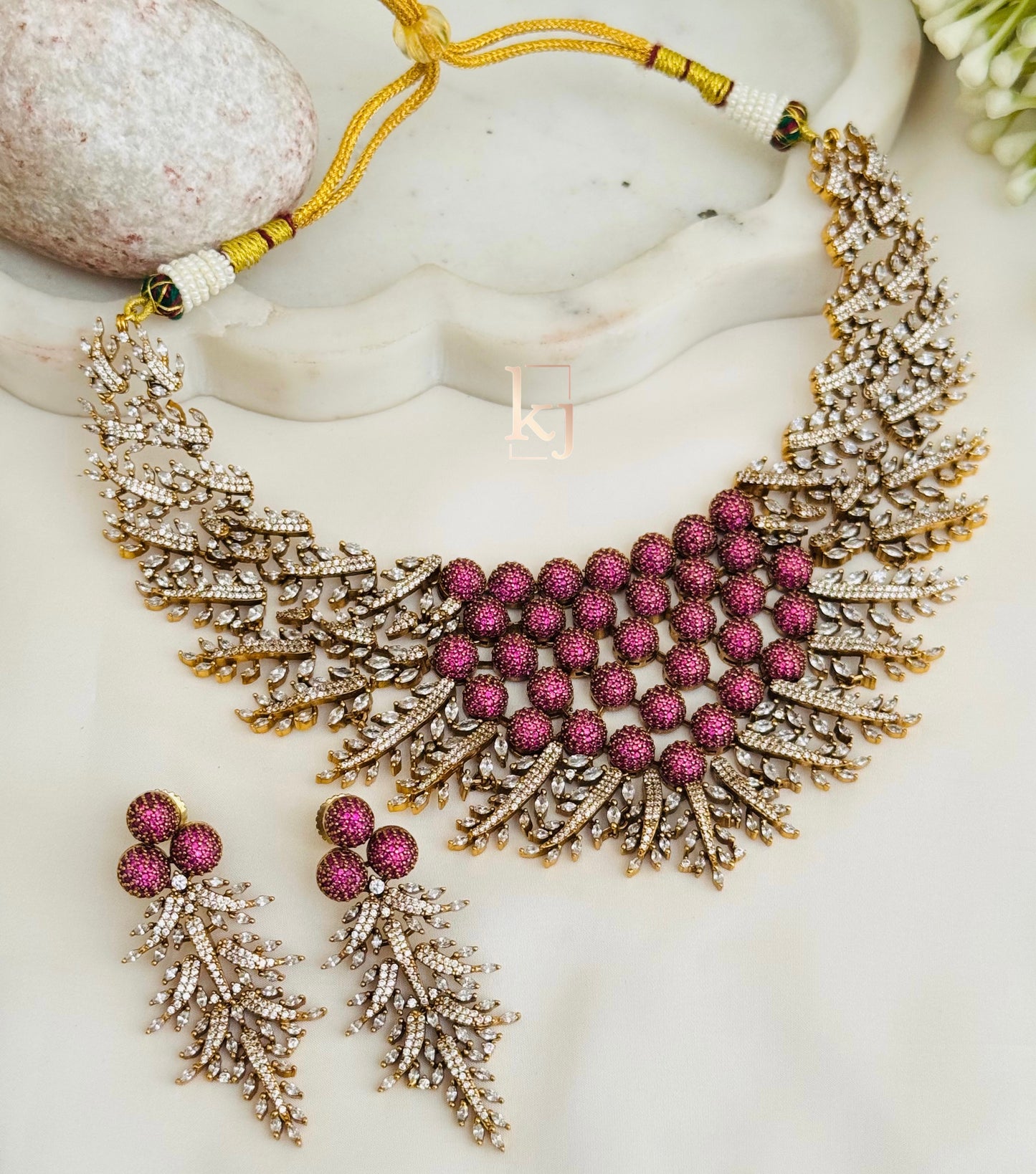 Nika necklace set