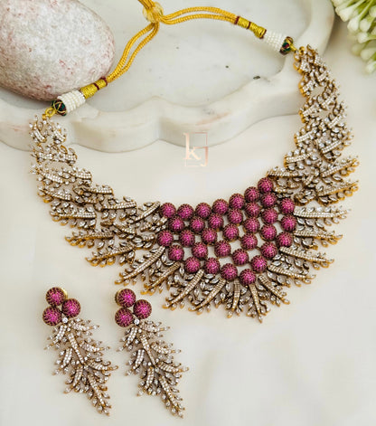 Nika necklace set