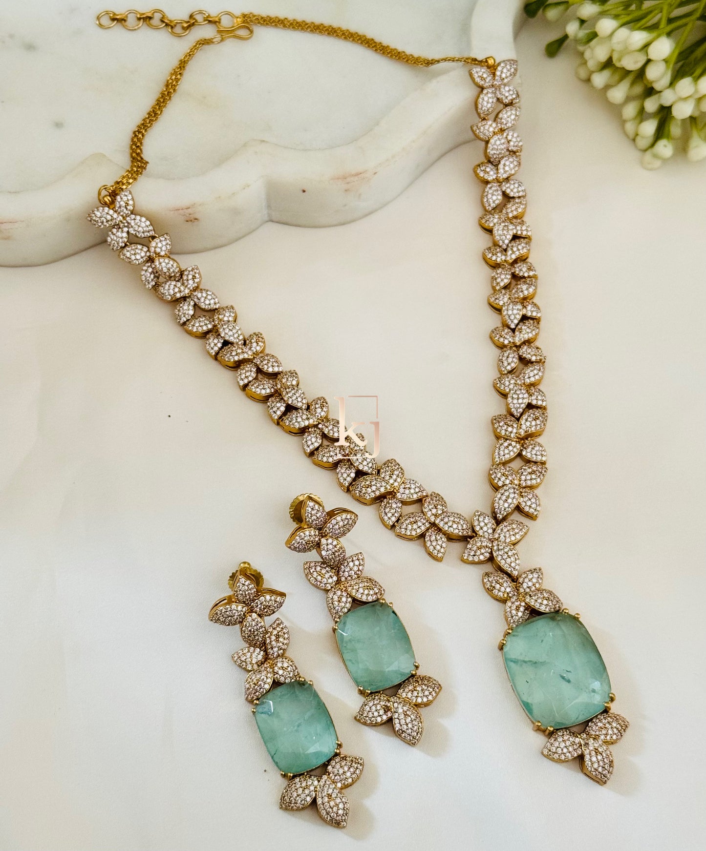 Ozira necklace set