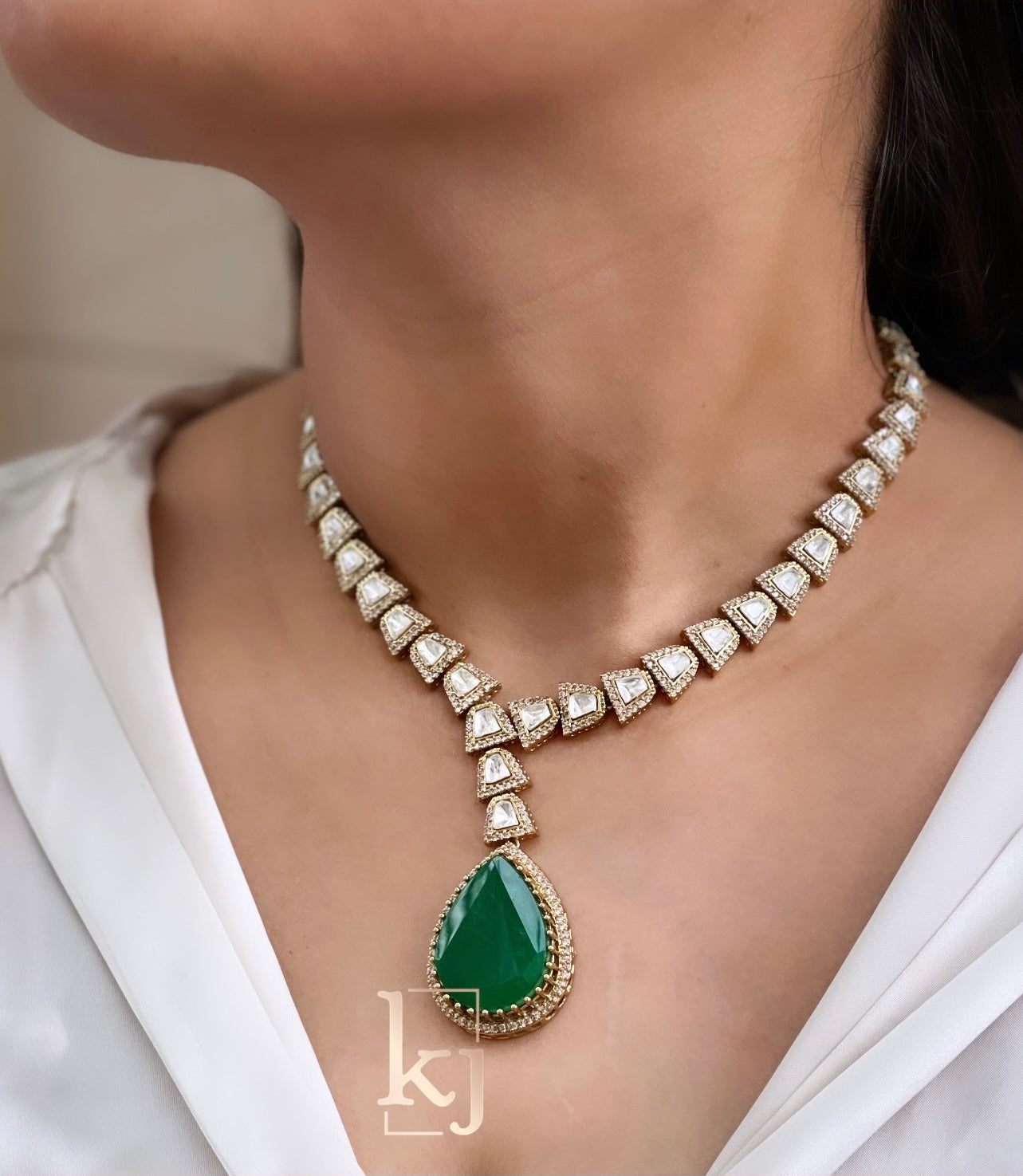 Dia Elegant green stone necklace set