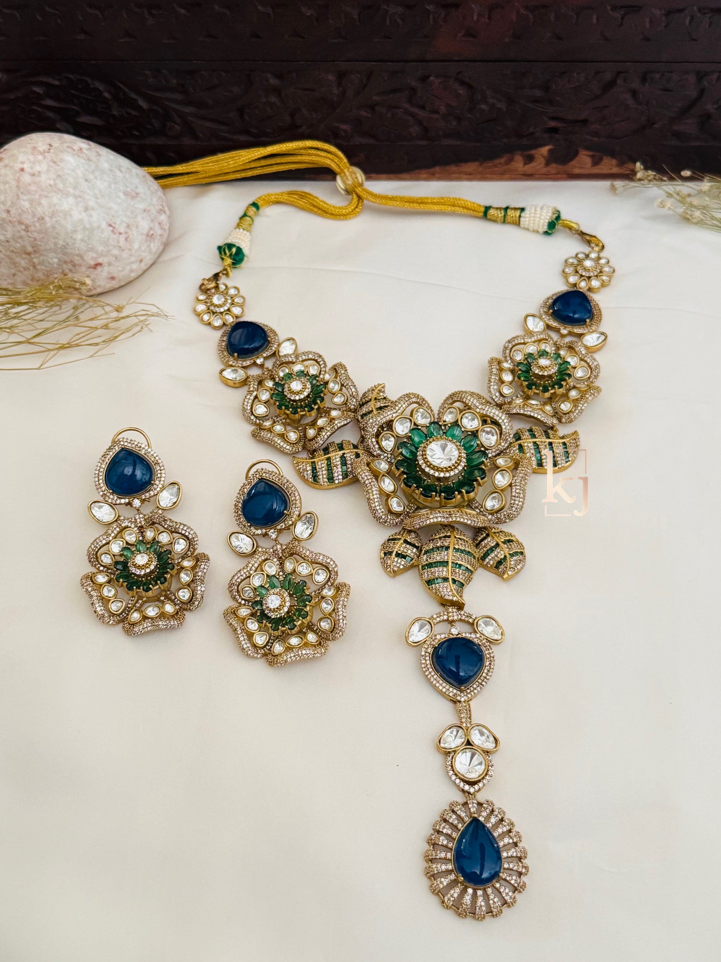 Atevy necklace set